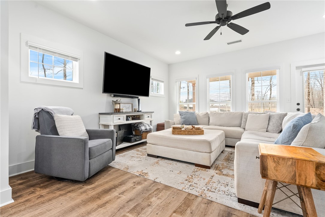 1222 WOODLAND CIRCLE