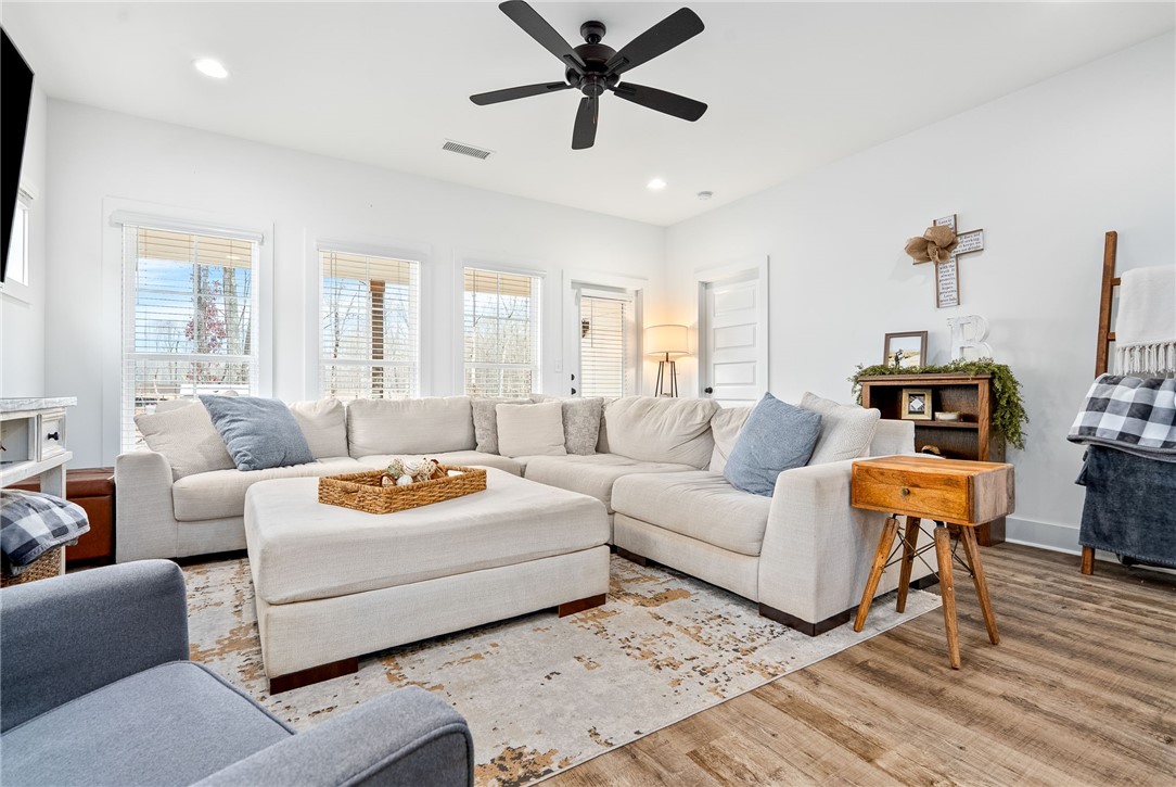 1222 WOODLAND CIRCLE