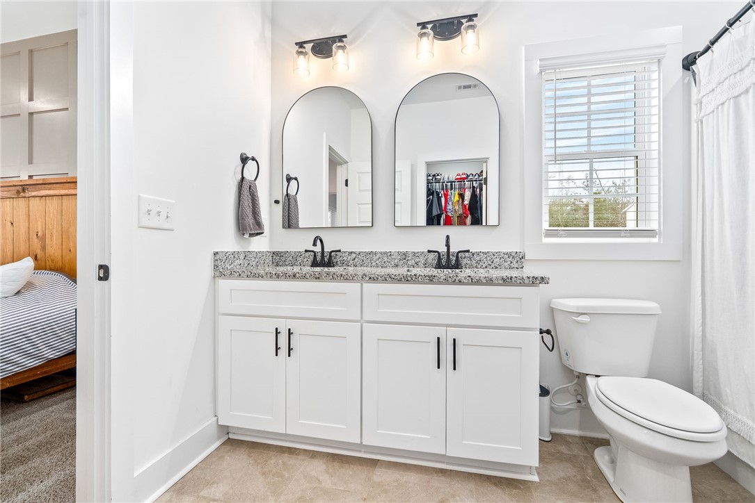 1222 WOODLAND CIRCLE