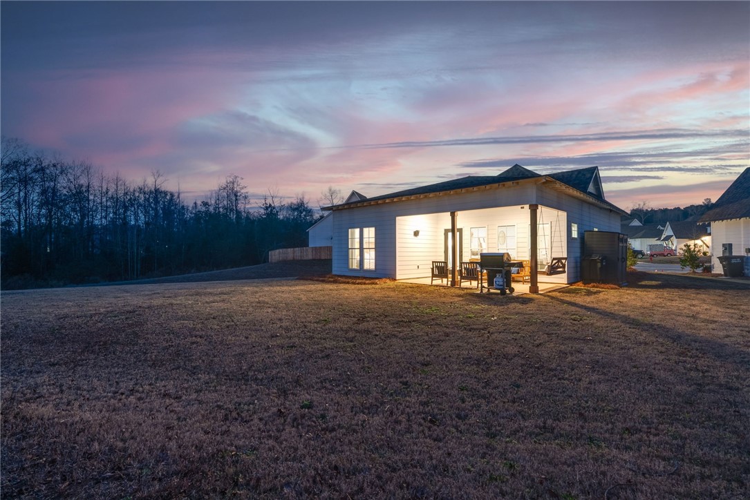 1222 WOODLAND CIRCLE