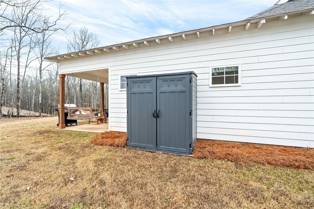 1222 WOODLAND CIRCLE