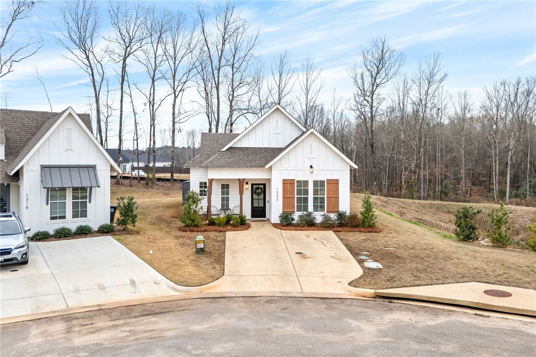 1222 WOODLAND CIRCLE