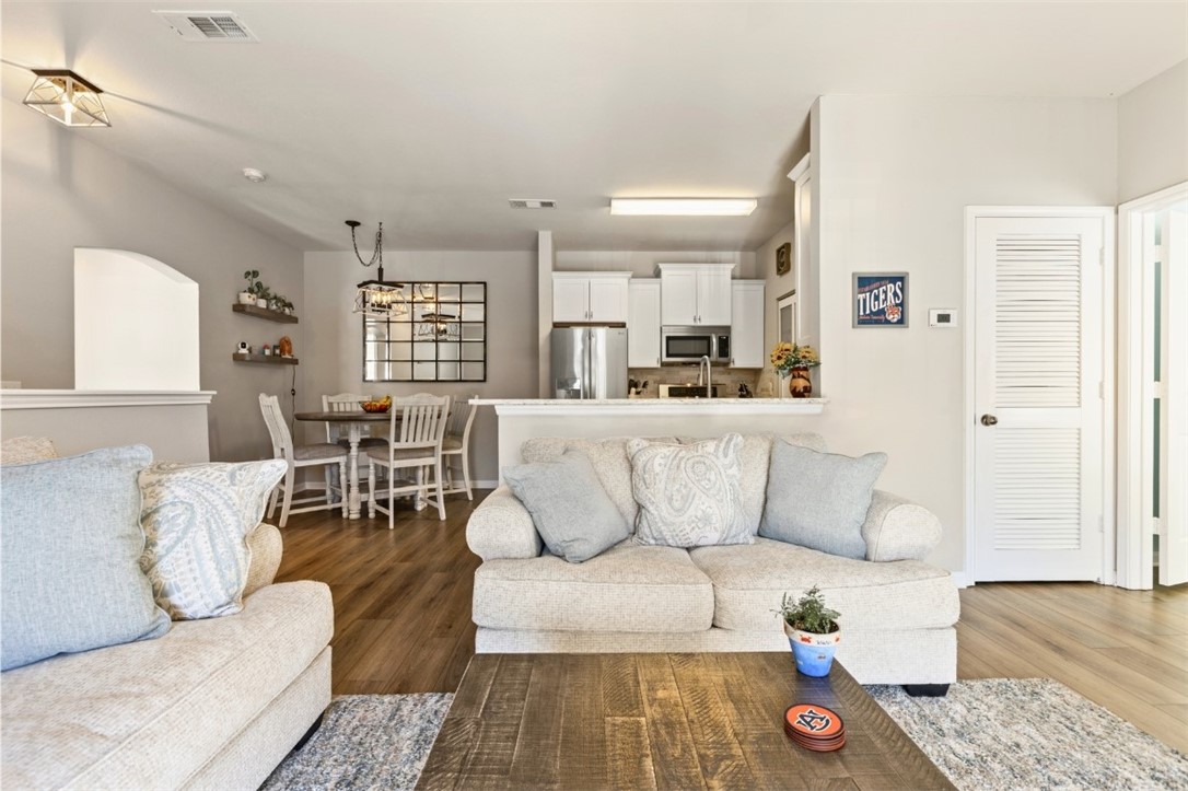 447 W LONGLEAF DRIVE 1004