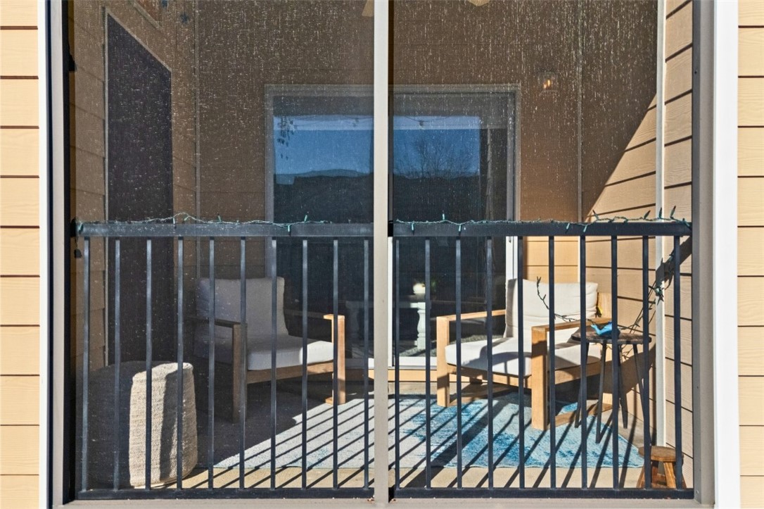 447 W LONGLEAF DRIVE 1004