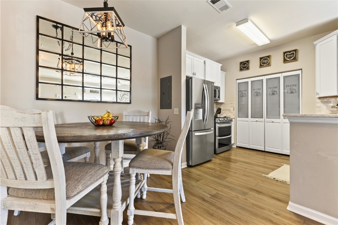 447 W LONGLEAF DRIVE 1004