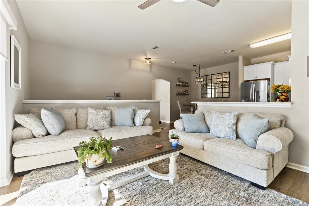 447 W LONGLEAF DRIVE 1004