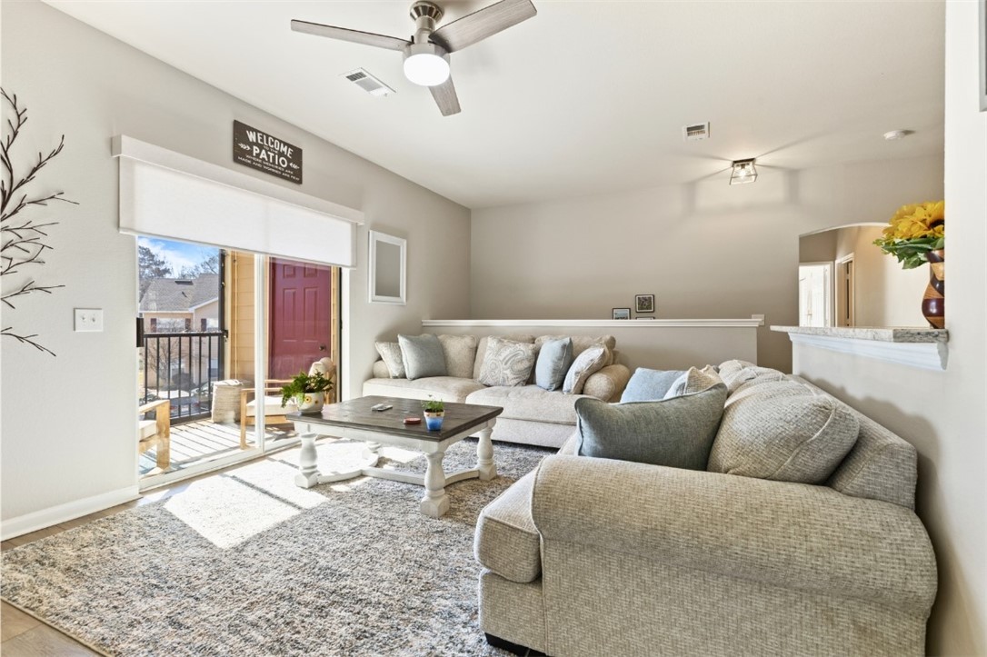 447 W LONGLEAF DRIVE 1004