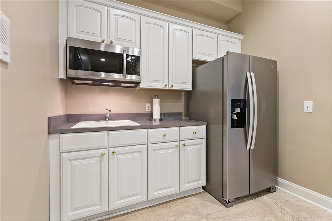 1211 INGLESIDE DRIVE