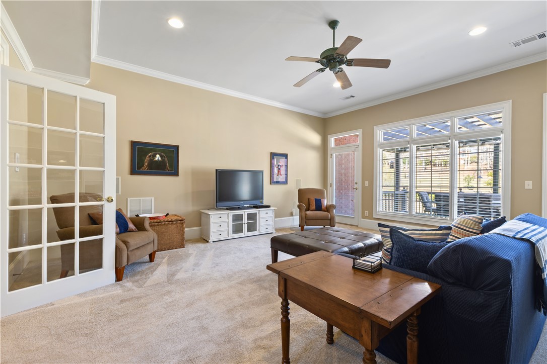 1211 INGLESIDE DRIVE