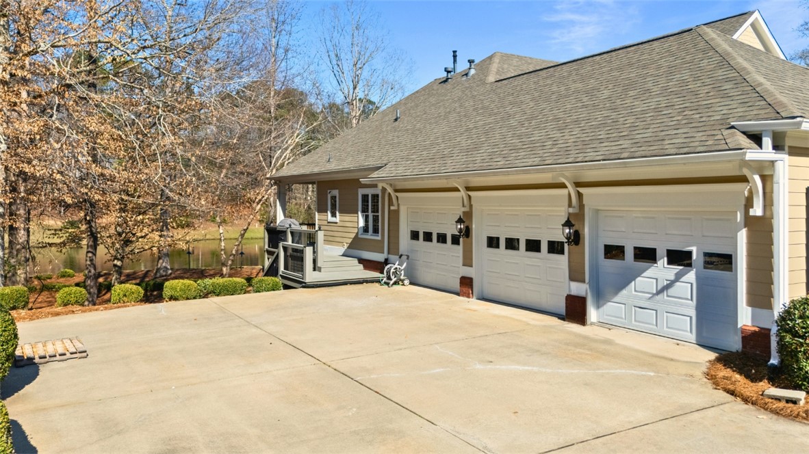 1211 INGLESIDE DRIVE