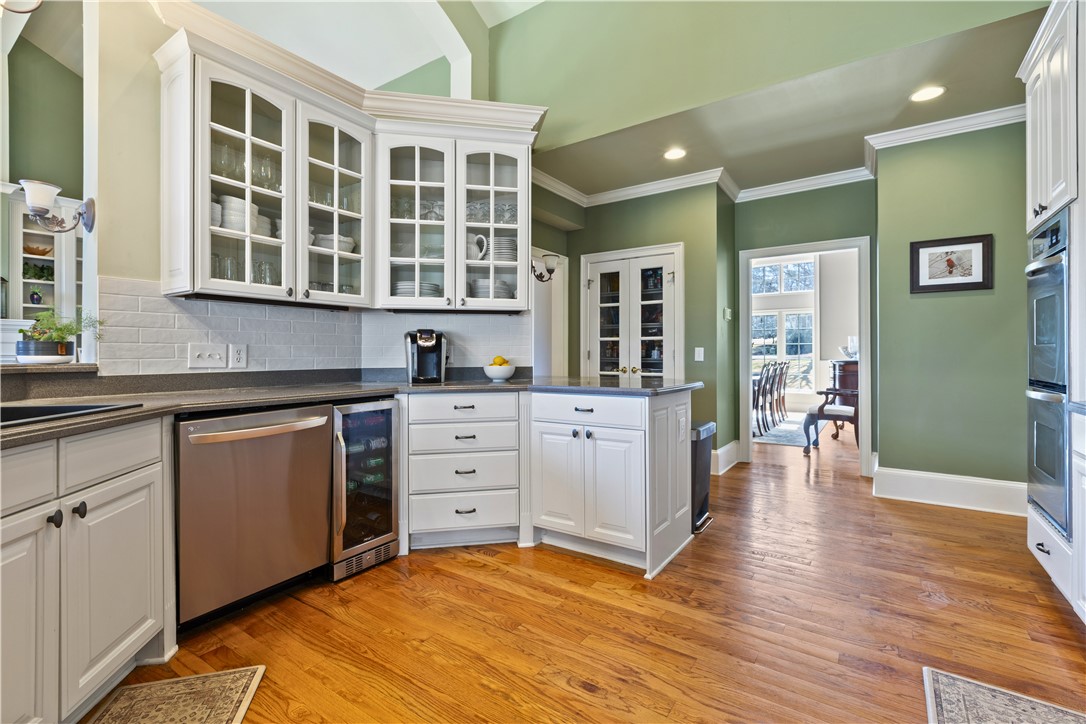 1211 INGLESIDE DRIVE