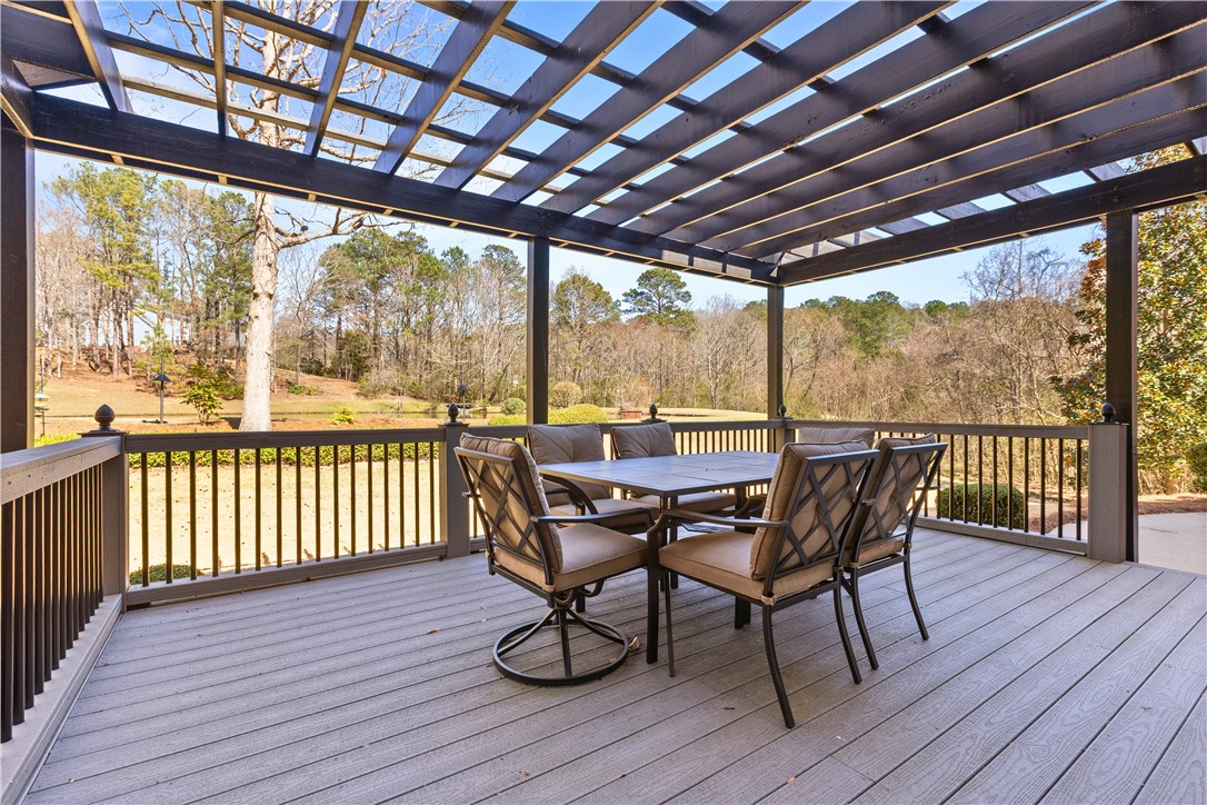 1211 INGLESIDE DRIVE