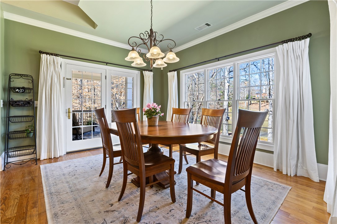 1211 INGLESIDE DRIVE