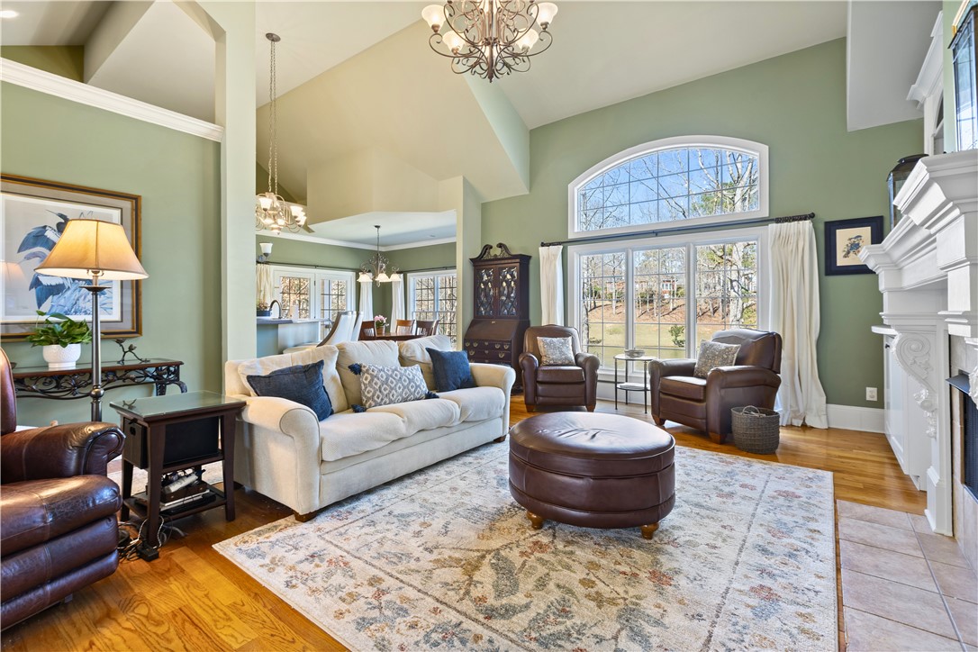 1211 INGLESIDE DRIVE