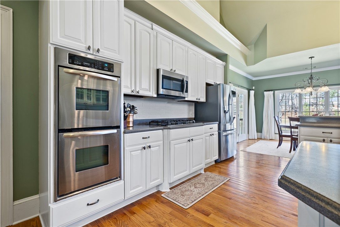 1211 INGLESIDE DRIVE