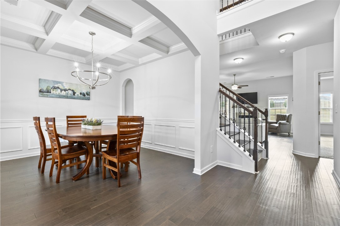 863 W RICHLAND CIRCLE