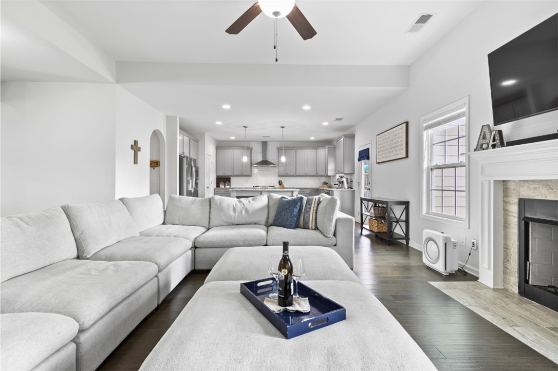 863 W RICHLAND CIRCLE