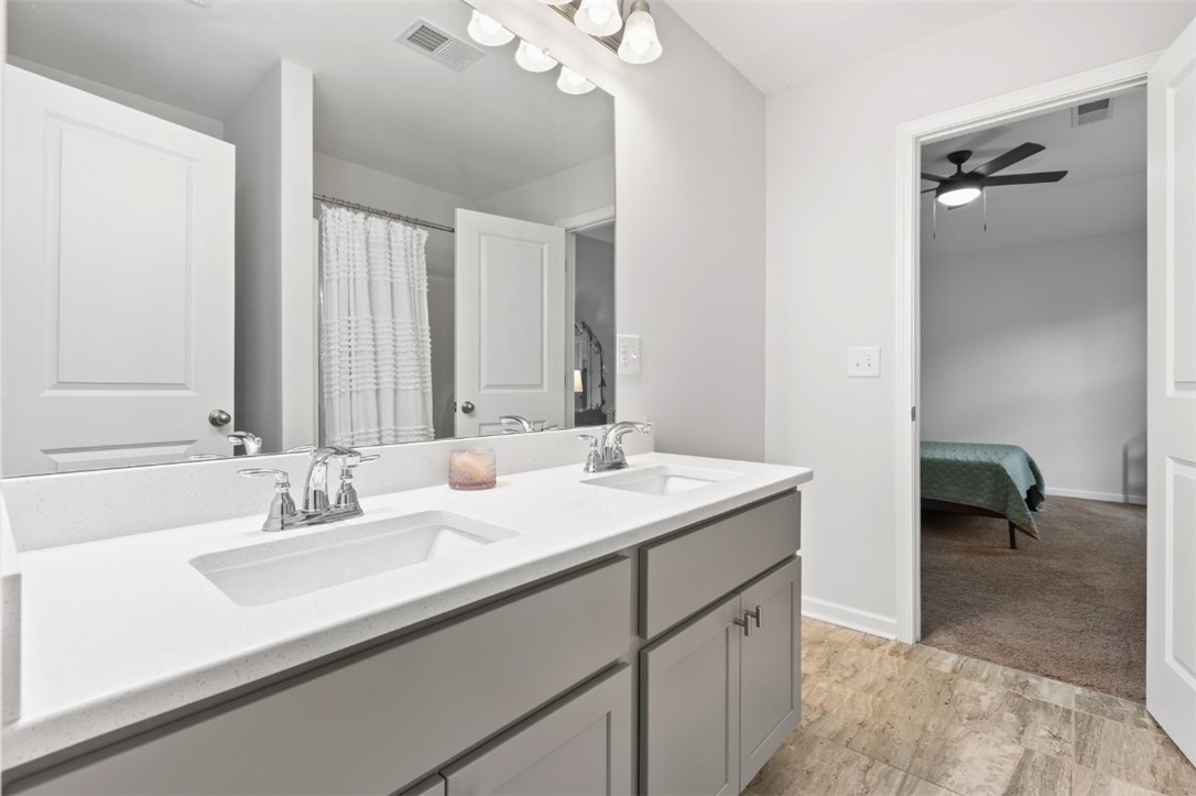 863 W RICHLAND CIRCLE