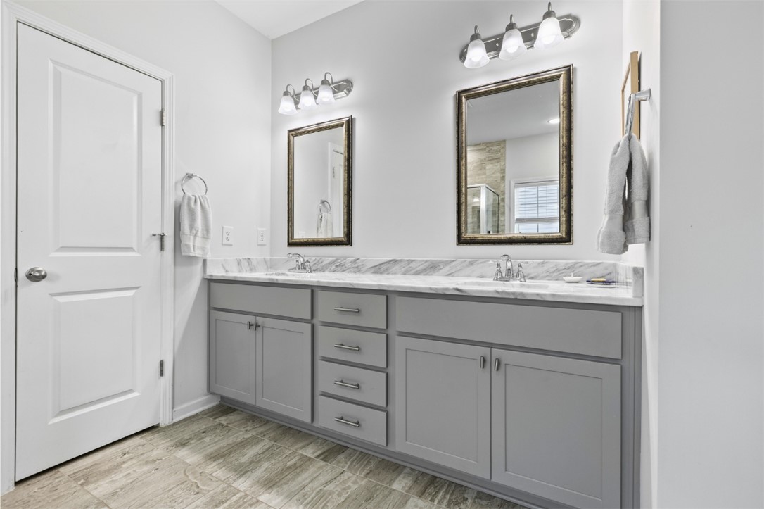 863 W RICHLAND CIRCLE