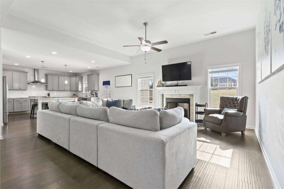 863 W RICHLAND CIRCLE