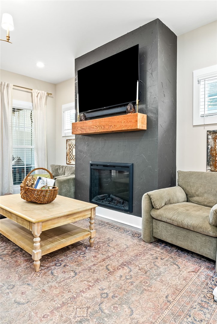 1210 WOODLAND CIRCLE