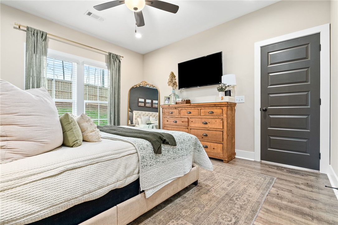 1210 WOODLAND CIRCLE