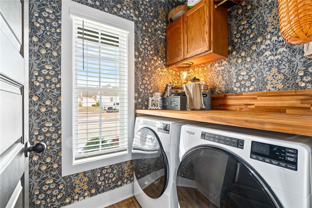 1210 WOODLAND CIRCLE