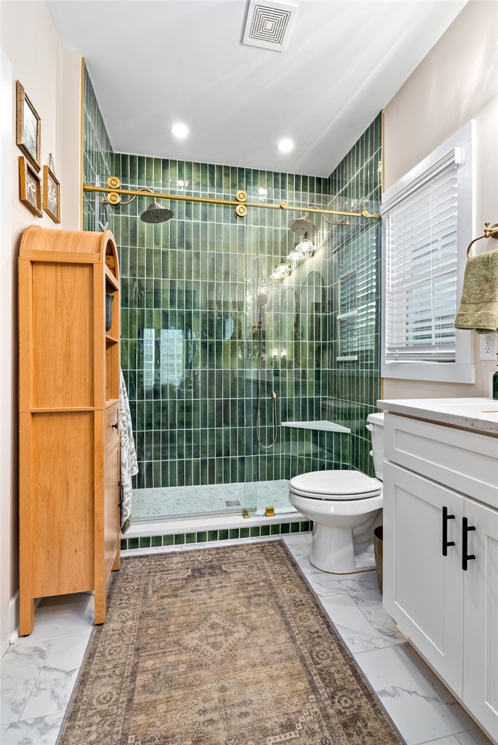 1210 WOODLAND CIRCLE