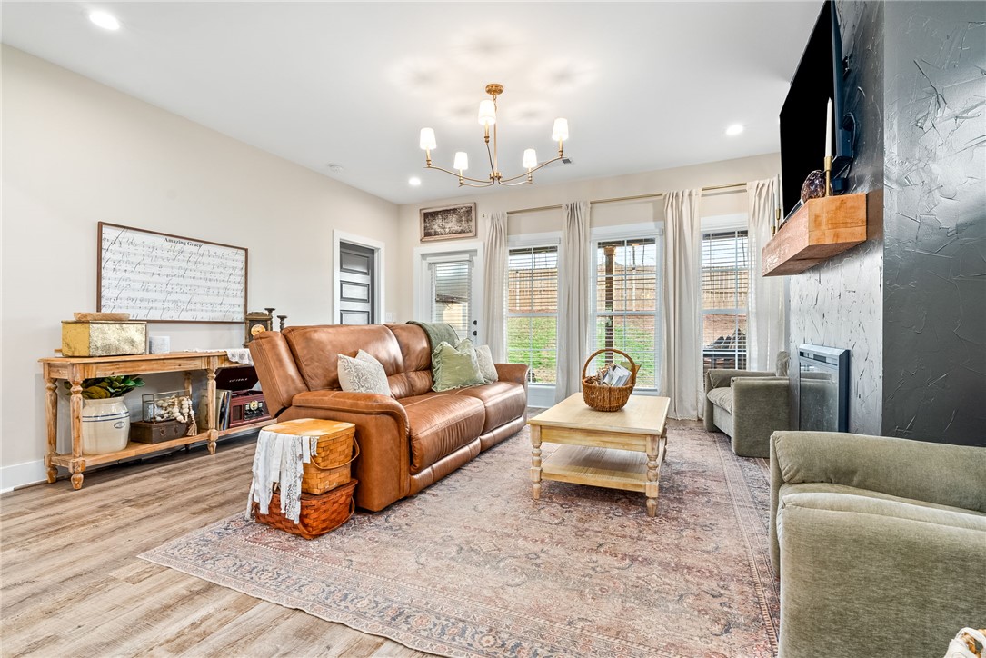 1210 WOODLAND CIRCLE