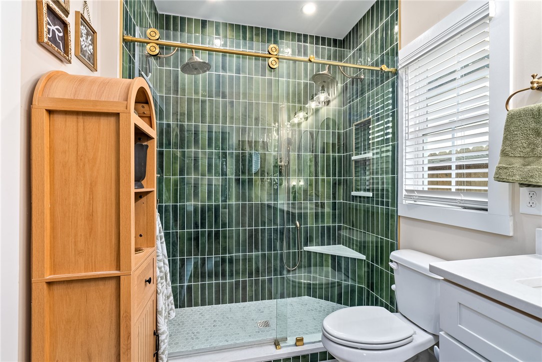 1210 WOODLAND CIRCLE