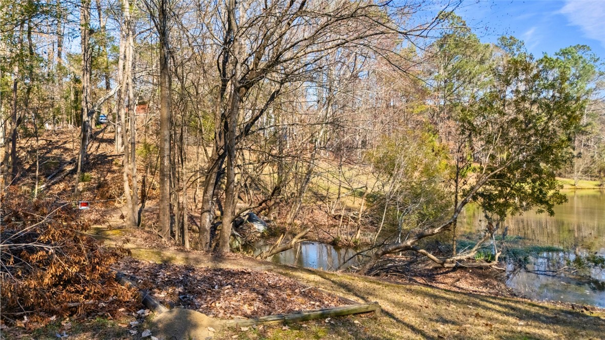 1211 INGLESIDE DRIVE