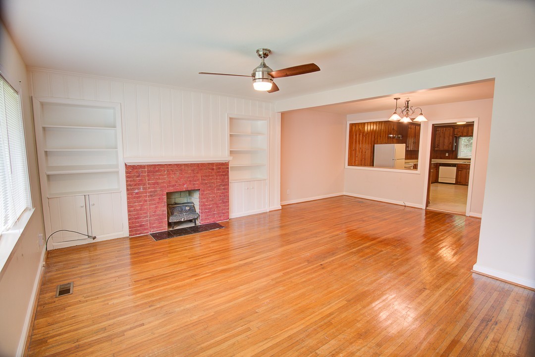 141/143 W DRAKE AVENUE