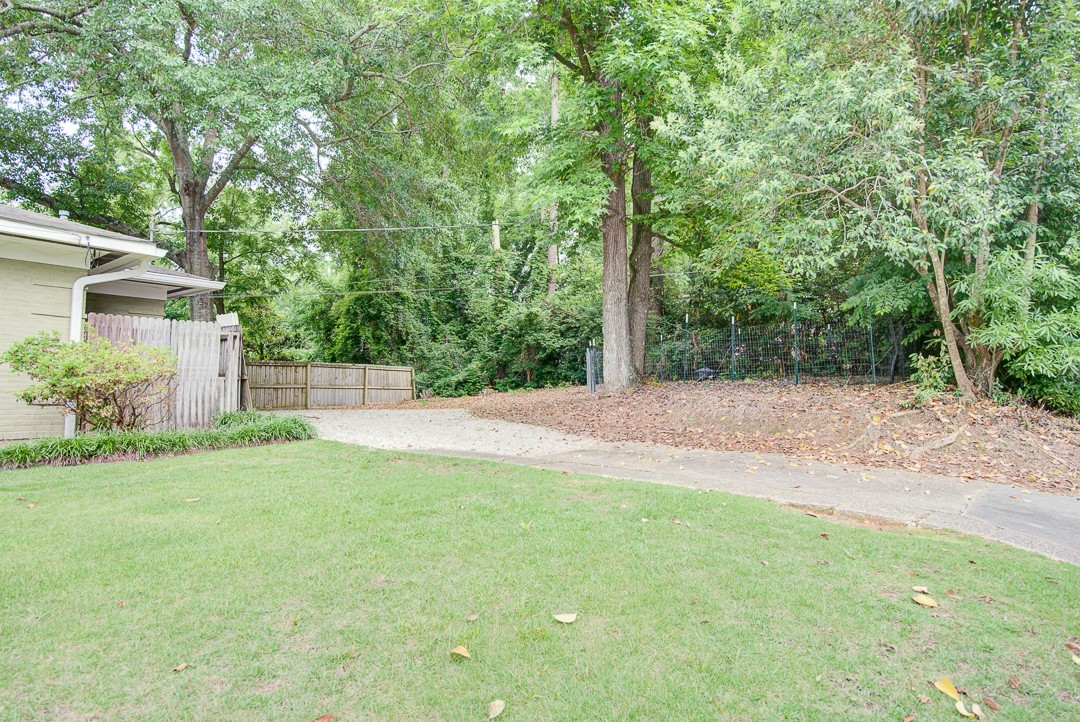 141/143 W DRAKE AVENUE