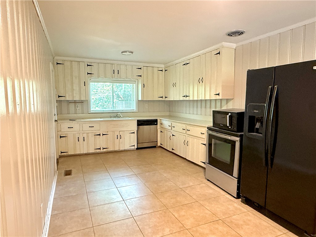 141/143 W DRAKE AVENUE