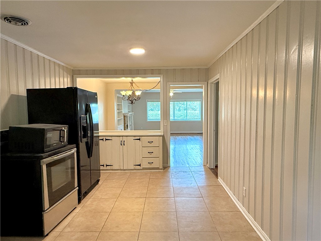 141/143 W DRAKE AVENUE