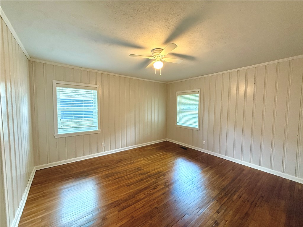 141/143 W DRAKE AVENUE