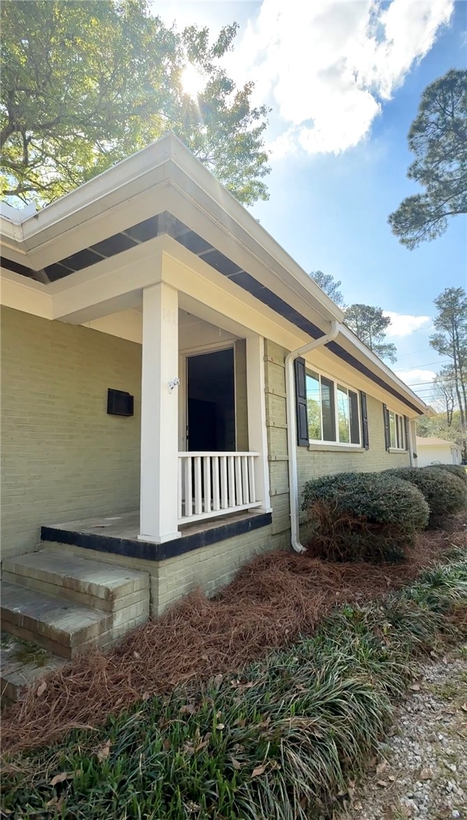 141/143 W DRAKE AVENUE