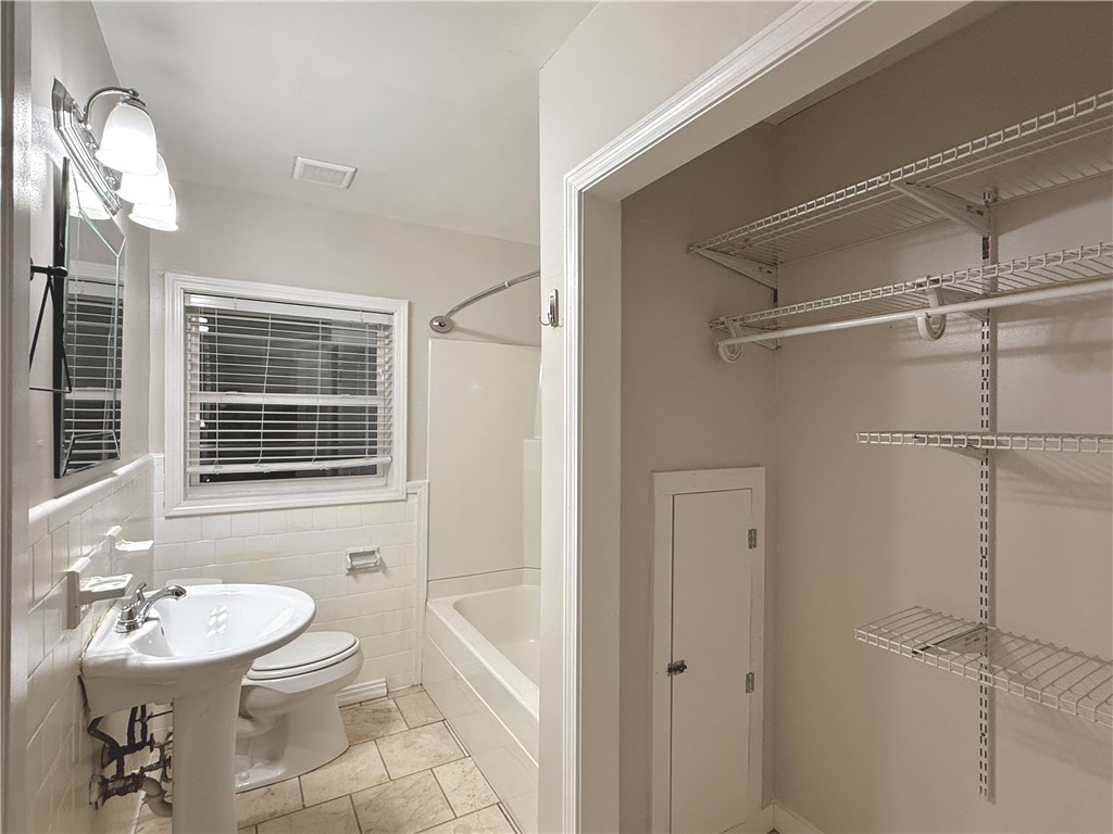 141/143 W DRAKE AVENUE