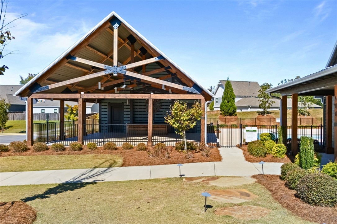 528 GREY OAK CIRCLE