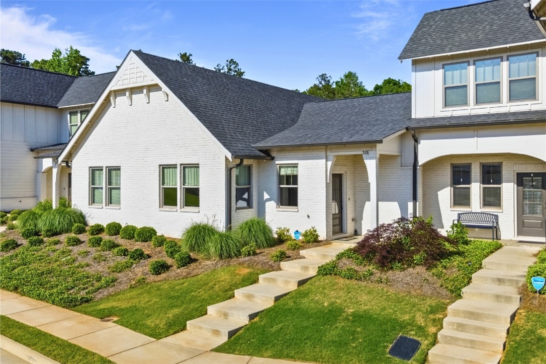 528 GREY OAK CIRCLE