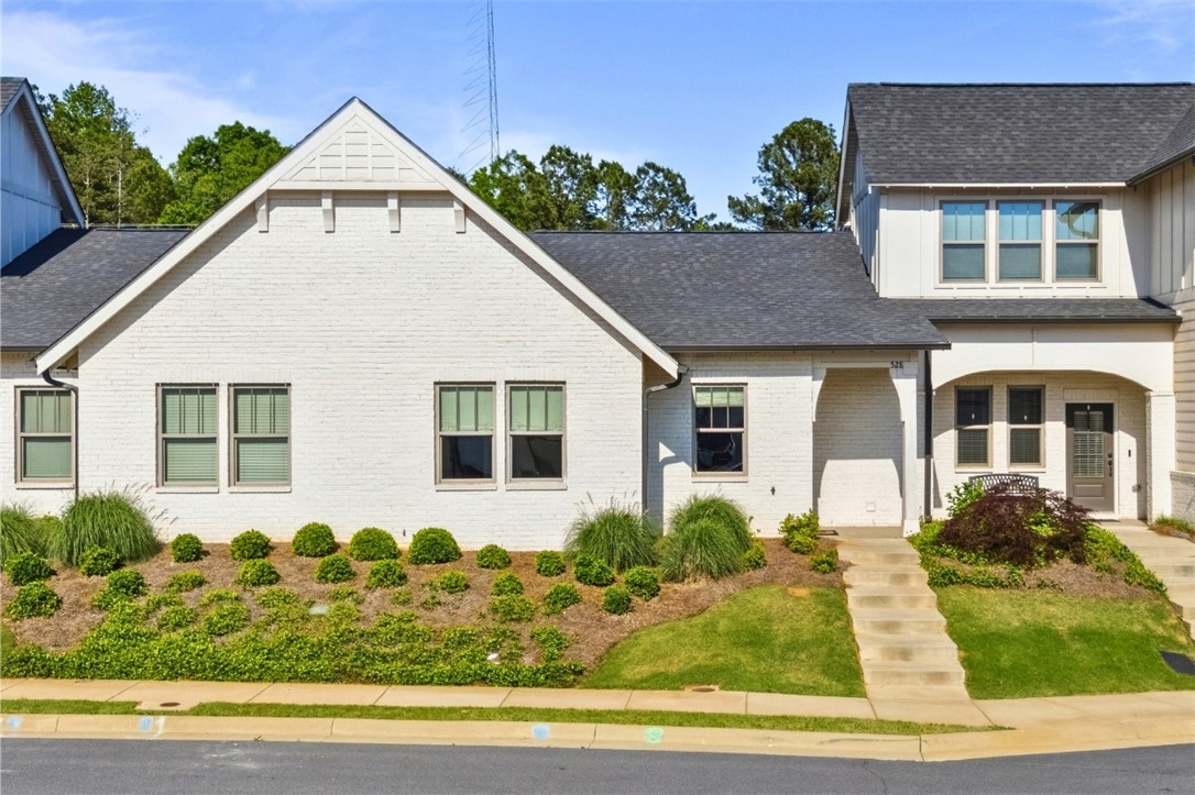 528 GREY OAK CIRCLE
