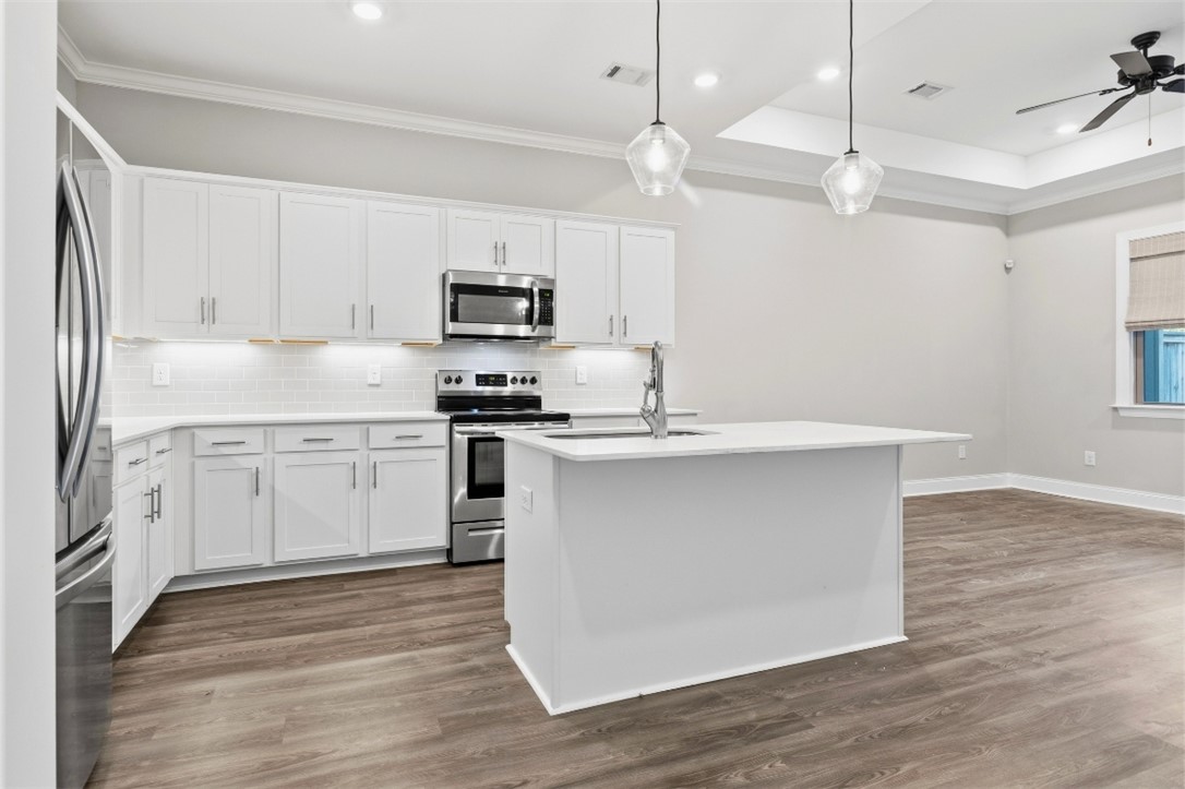 528 GREY OAK CIRCLE