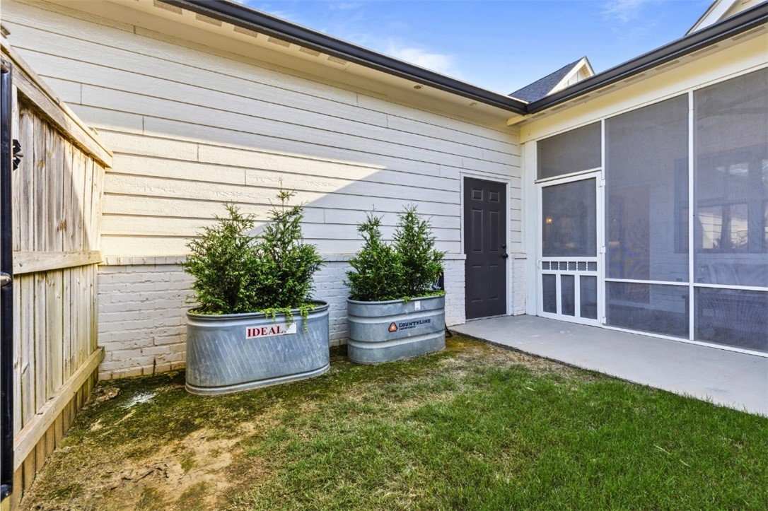 528 GREY OAK CIRCLE