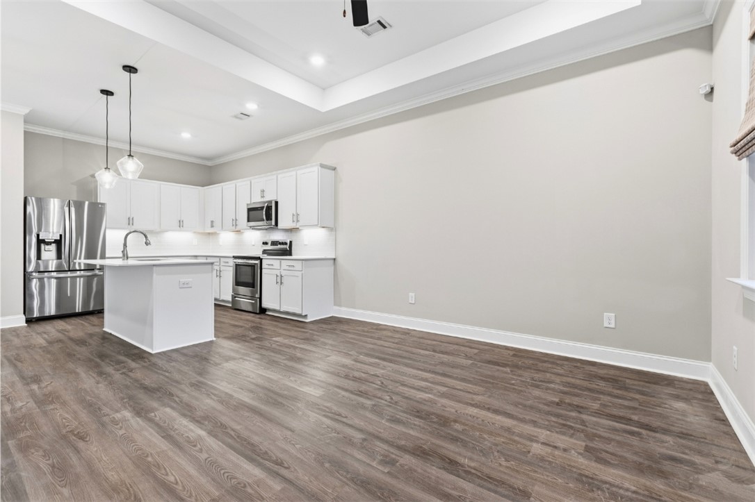 528 GREY OAK CIRCLE