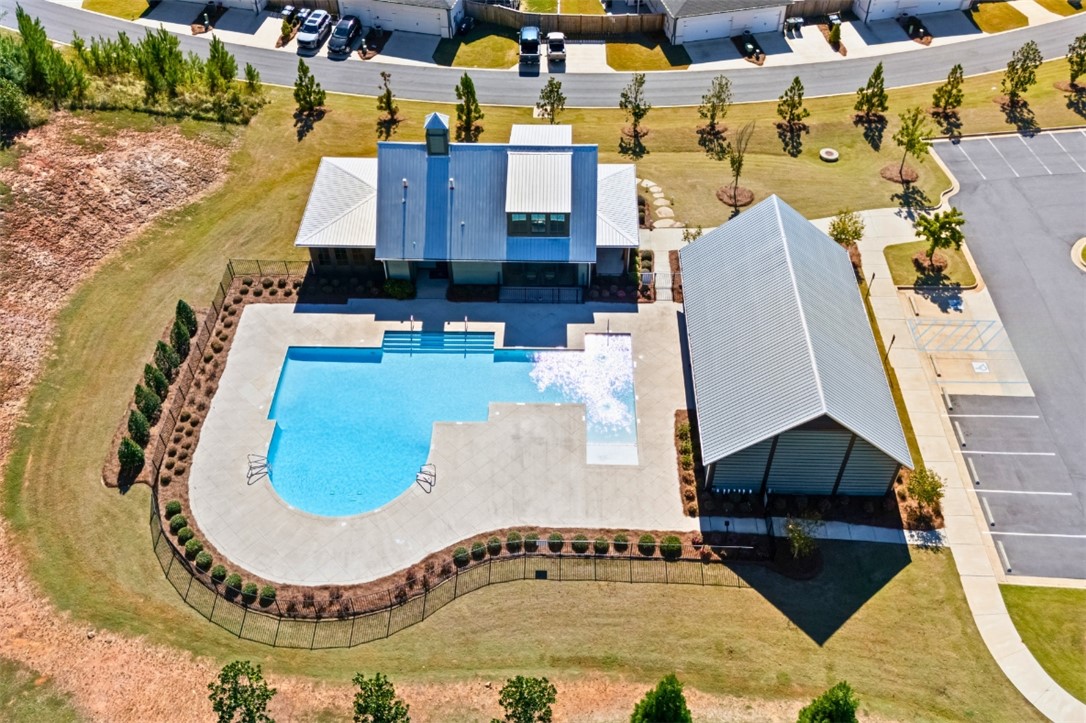528 GREY OAK CIRCLE