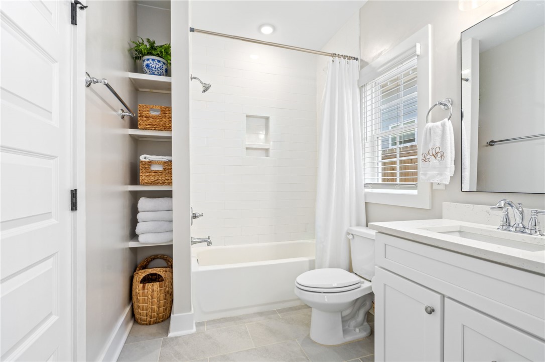 1186 WOODLAND CIRCLE