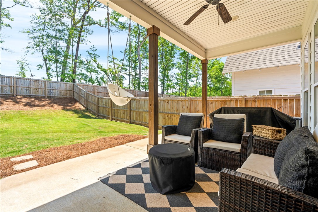 1186 WOODLAND CIRCLE