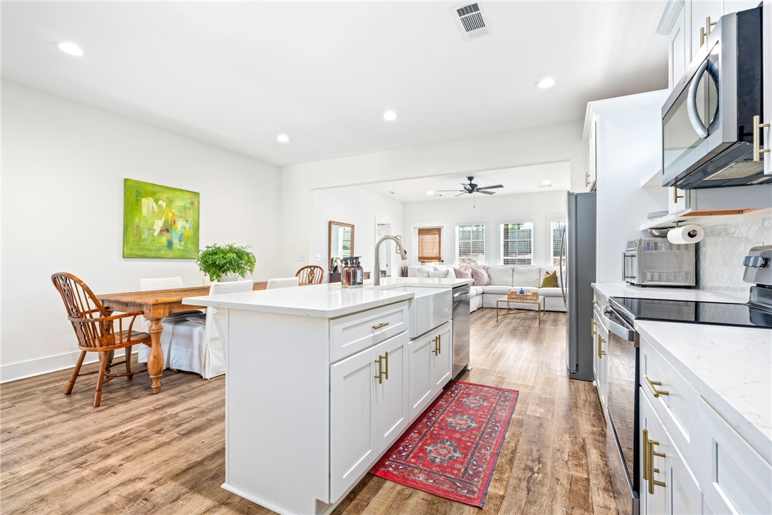 1186 WOODLAND CIRCLE