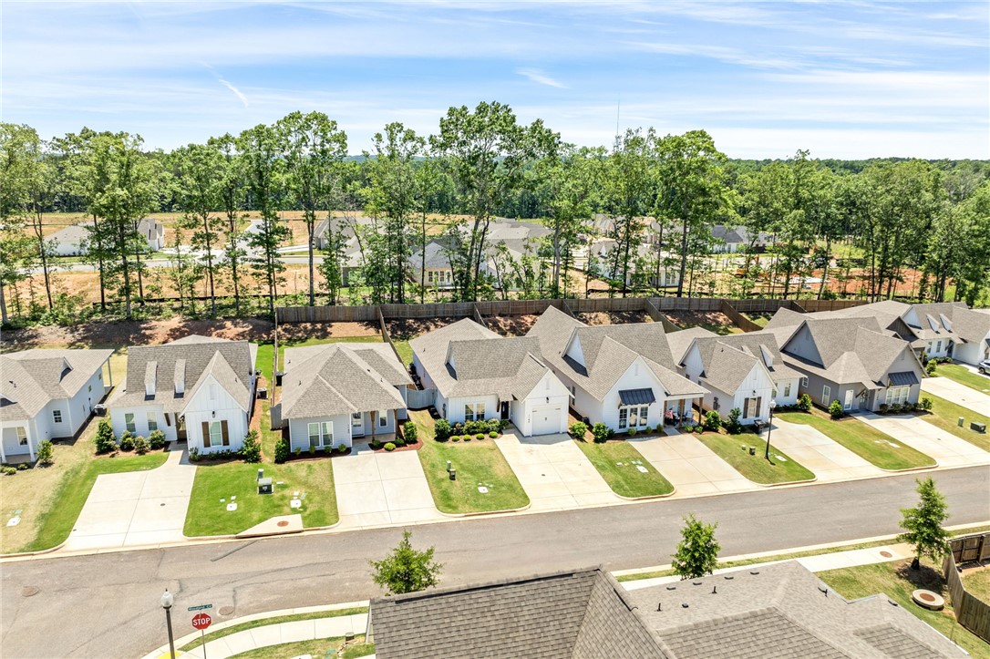 1186 WOODLAND CIRCLE
