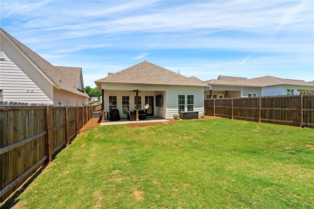 1186 WOODLAND CIRCLE